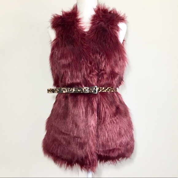 Romeo+Juliet Jackets & Blazers - NWOT Romeo+Juliet faux fur vest size M